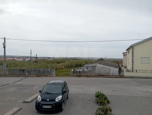 Moradia T2 + 1 Mobilada com Garagem e Quintal - Casais do Baleal