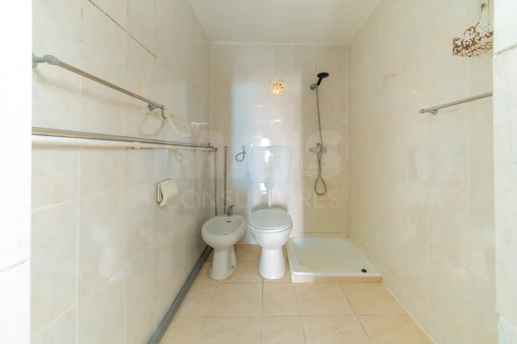Moradia T1 para remodelação total em Benavente