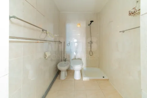 Moradia T1 para remodelação total em Benavente