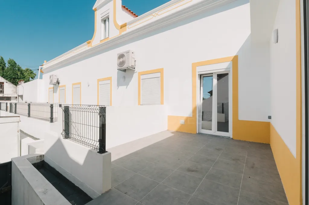 Moradia T4 Totalmente Remodelada com Logradouro em Coruche