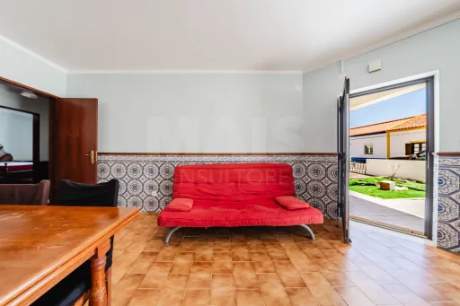 2-Bedroom Apartment with Private Backyards and Garage, 900 m from São Bernardino Beach
