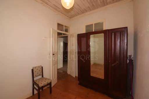 Moradia T3 com Potencial Comercial e Habitacional – Reabilitação em Pocariça / Alenquer