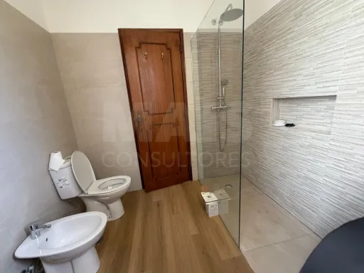 Apartamento T4 em Carnide