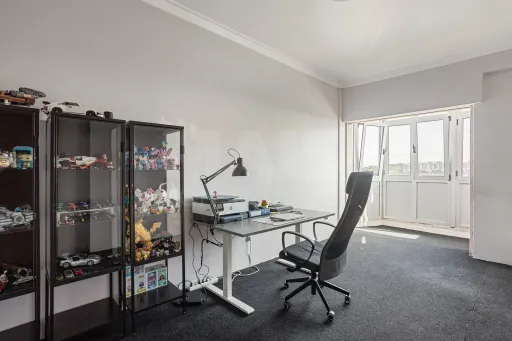 2-Bedroom Apartment with Excellent Potential | Sacavém | 5th Floor with Elevator
