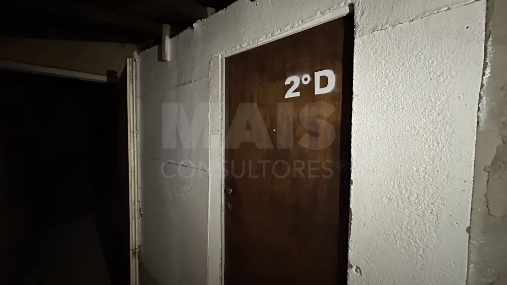T2 Totalmente Renovado com varanda, arrecadação e ACs em Trajouce, Cascais