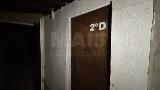 T2 Totalmente Renovado com varanda, arrecadação e ACs em Trajouce, Cascais