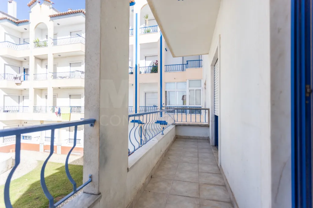 Apartamento T3 com parqueamento, arrecadação e varandas na Urbanização dos Pilares em Samora Correia.