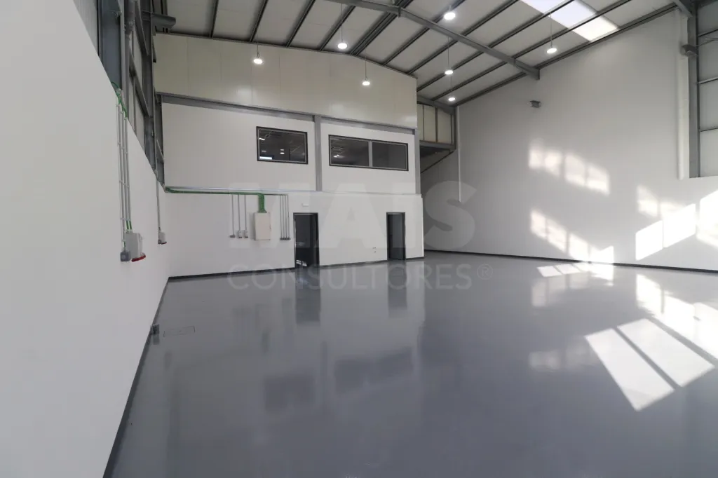 Pavilhão Industrial novo no Carregado com 624 m2 de Terreno e 312 m2 de Construção