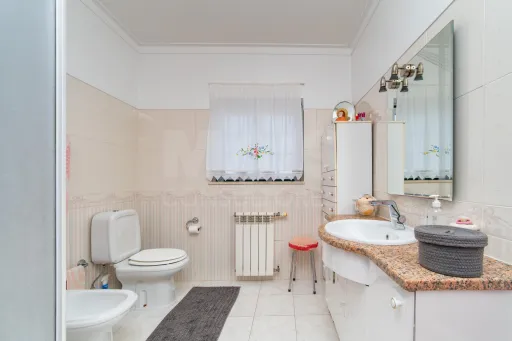 Moradia T4 com Piscina, Excelente Espaço Exterior em Carnota - Alenquer