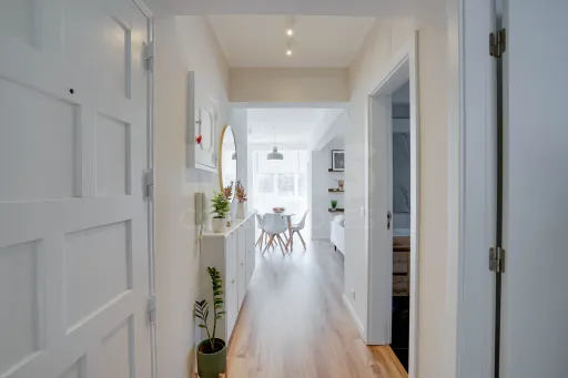 T2 Moderno, 3 frentes c/arrecadação | Queluz Ocidental