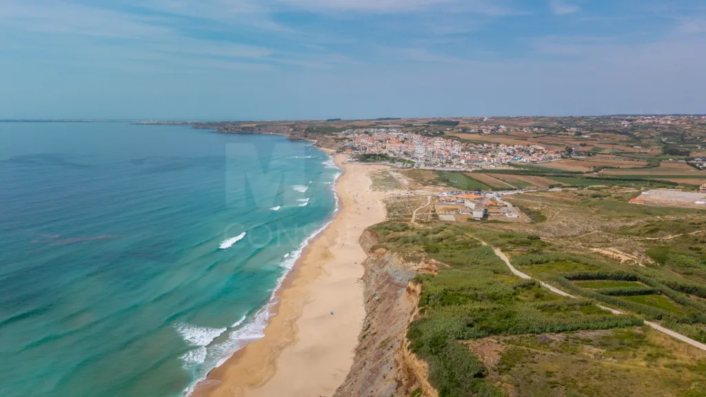 Moradia T4 com Vista Mar, Jacuzzi Panorâmico e Energia Solar | Lourinhã
