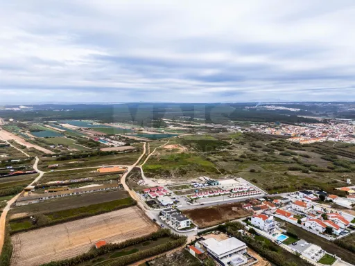Terreno rústico com 5.600 m², localizado em Ferrel