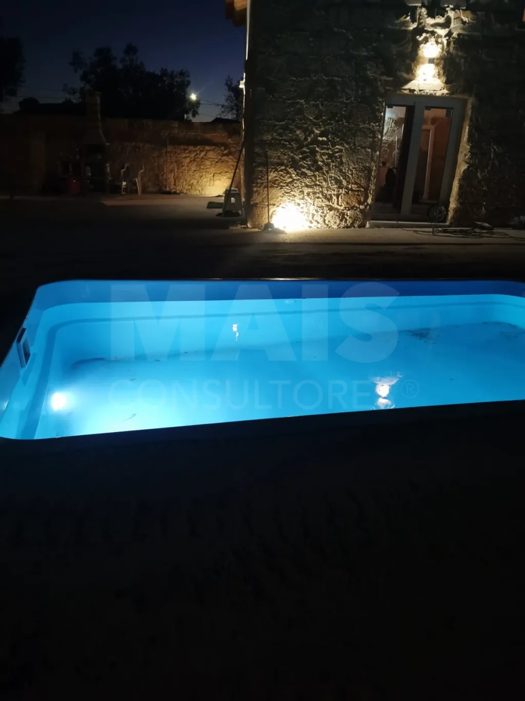 2 bedroom villa + annex with 1 bedroom, patio and pool!