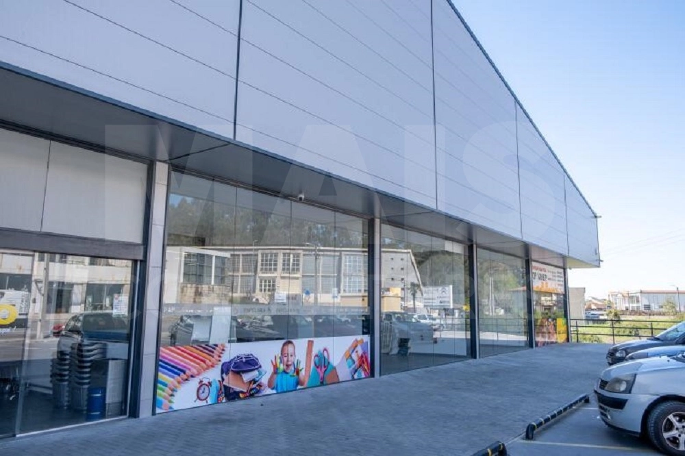 Prédio Comercial no Porto Paços de Ferreira para Mercado e Lojas Construção Nova