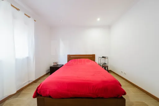 Apartamento T2 com terraço e garagem nas Caldas da Rainha