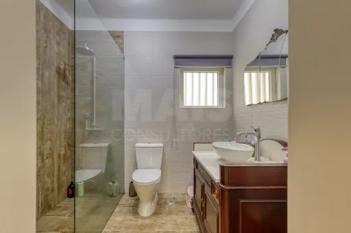Moradia T3 Remodelada, Pronta a Habitar, com Ginásio, Anexo e Jardim
