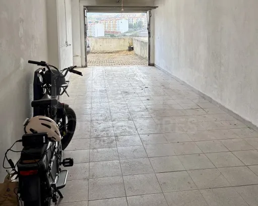 T4 Duplex Renovado com 3 Varandas, Garagem Box e Arrecadação | São Domingos de Rana
