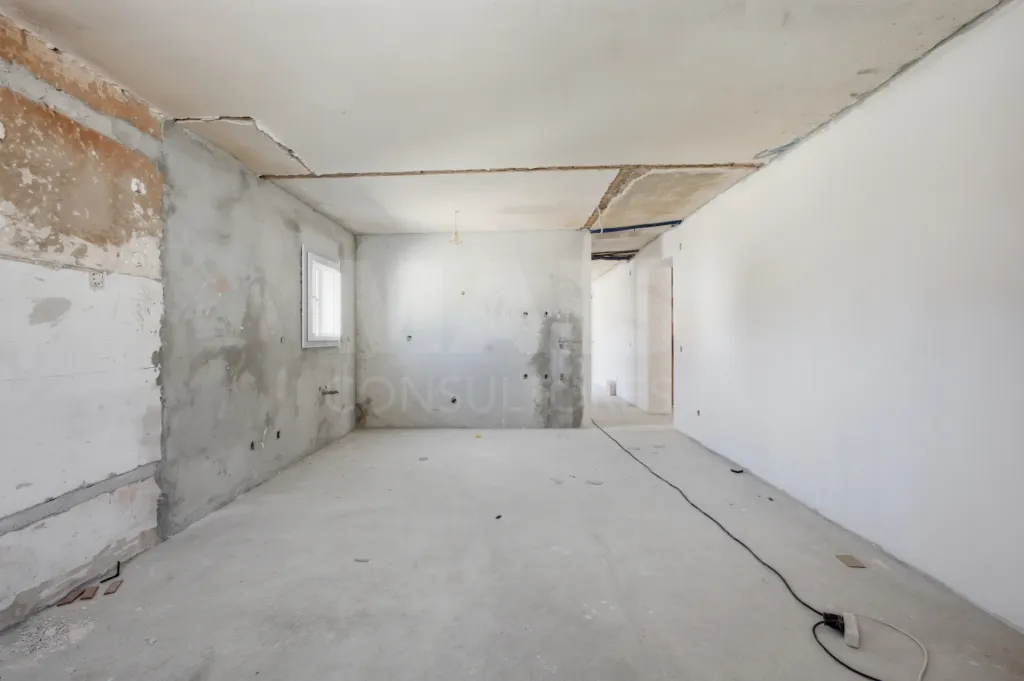 Apartamento T4 com quintal e estacionamento