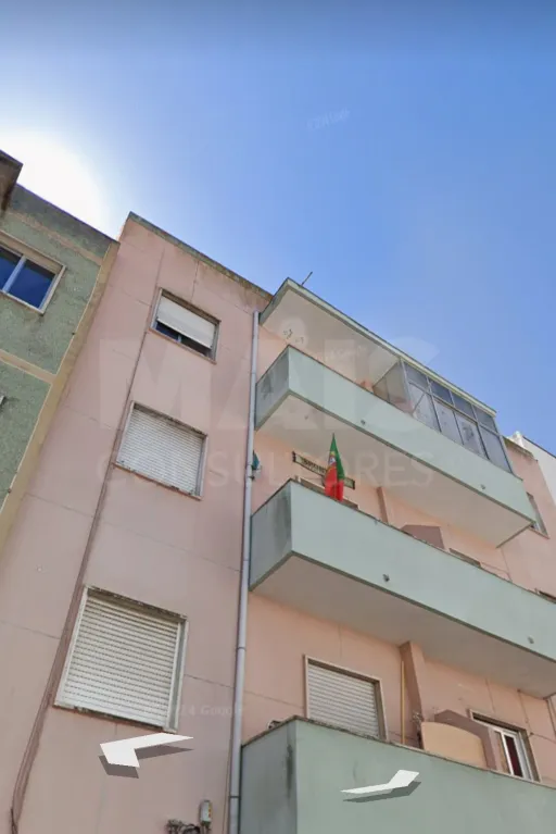Building of 7 Apartments/Shop in Brandoa - Amadora