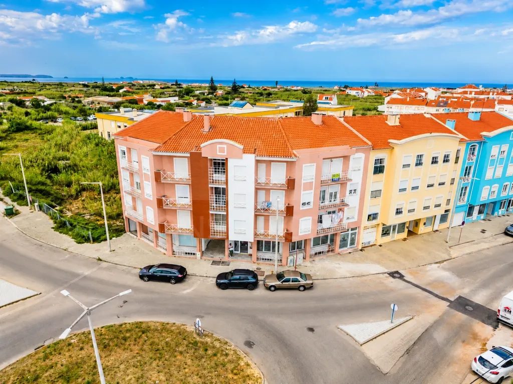 Apartamento T1+1 Renovado com Terraço, Conforto e Qualidade | Peniche