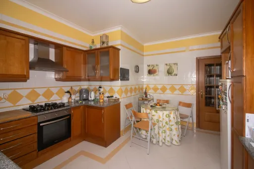 Apartamento T4 no Carregado