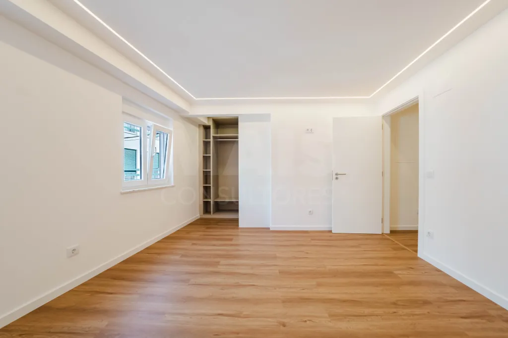 Moradia totalmente remodelada no coração de Peniche!