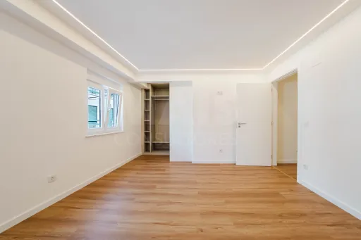 Moradia totalmente remodelada no coração de Peniche!