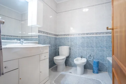 Apartamento T3 com excelente localização no Porto Alto