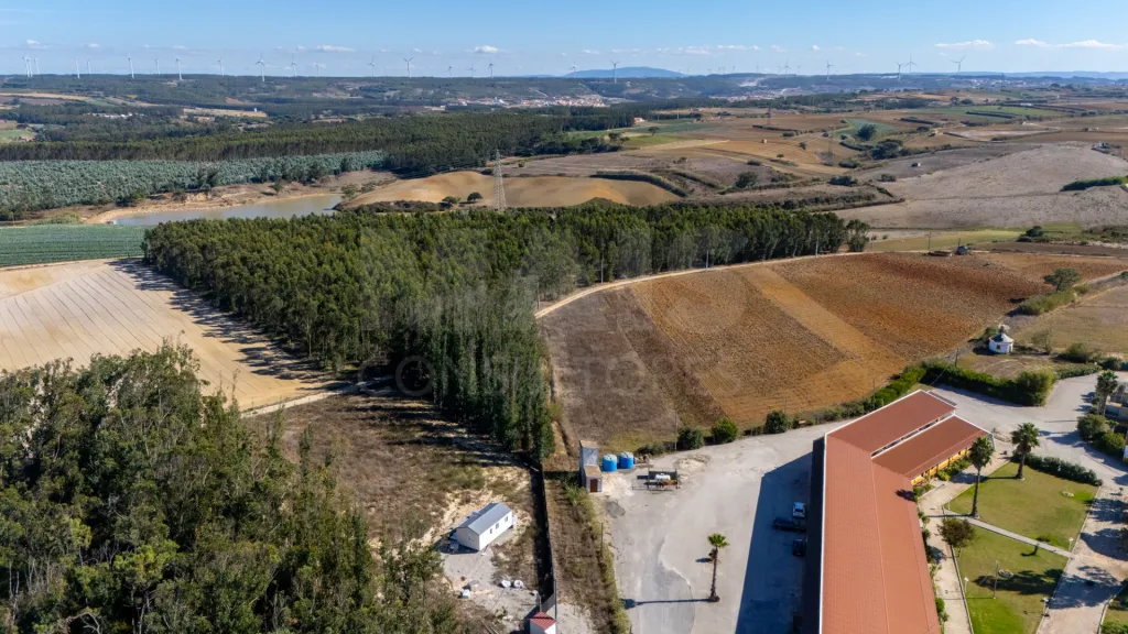 Parcela de terreno rústico de 2.350m2 em Atouguia da Baleia