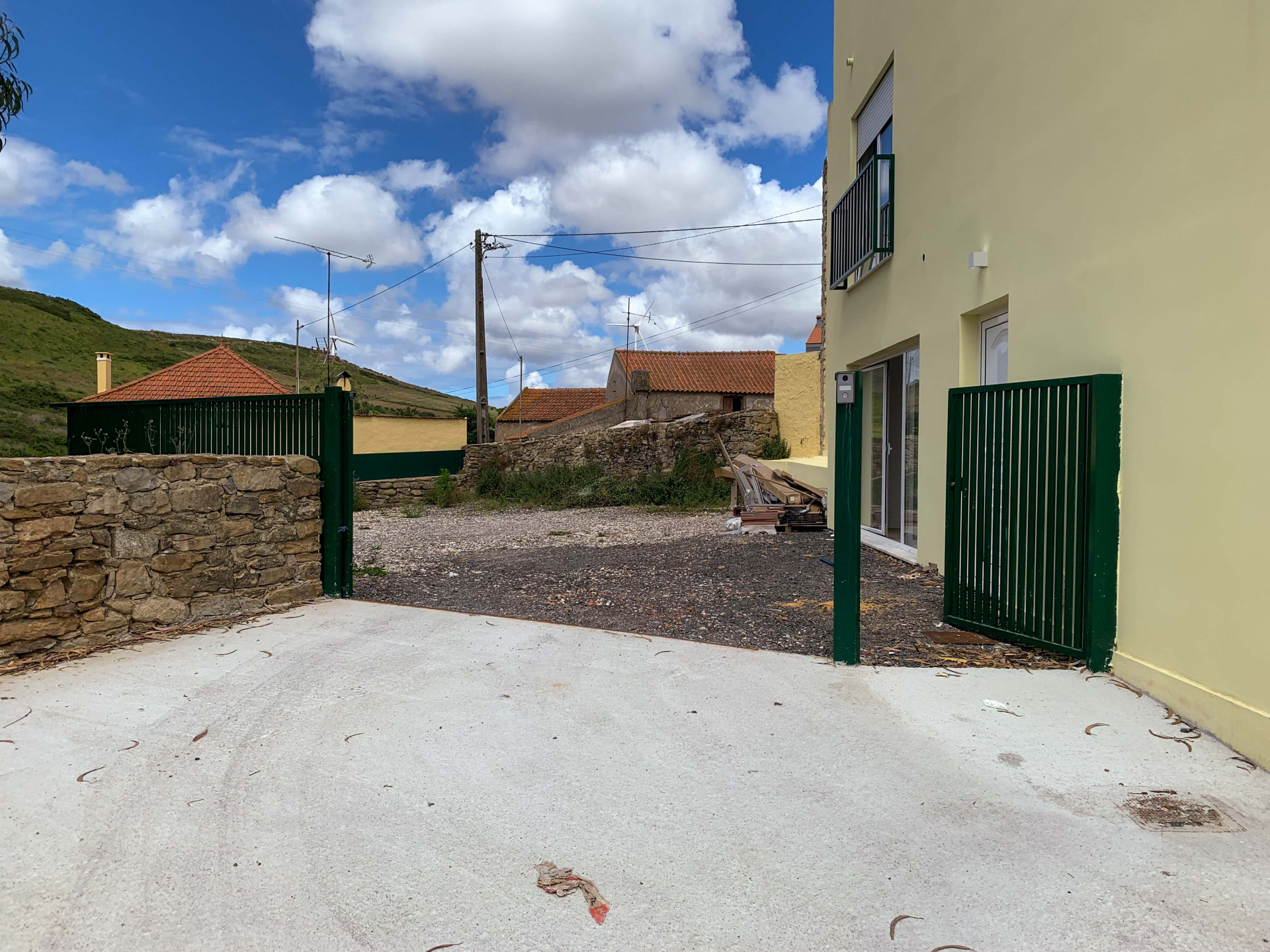 Moradia T4 nova na aldeia do A-do-Baço, Arruda dos Vinhos