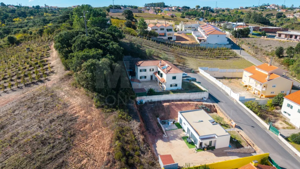 Moradia T4 com Garagem para 3 carros em lote de 812m2