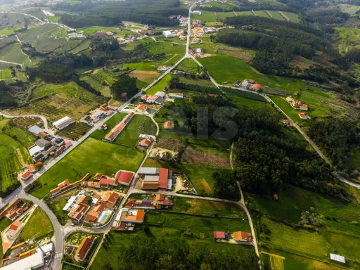 Terreno para construção de 2 Moradias