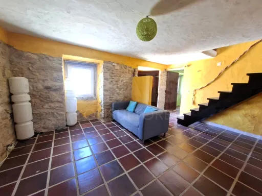 Moradia T4 Estilo Rústico com terreno em Atouguia da Baleia