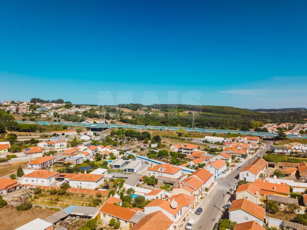 Lot with Plans for a 3-Bedroom House, Pool, Garage, and Garden in Olho Marinho, Óbidos