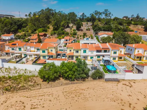 Moradia T4 com Jardim, Garagem e Churrasqueira no Centro de Olho Marinho – Óbidos