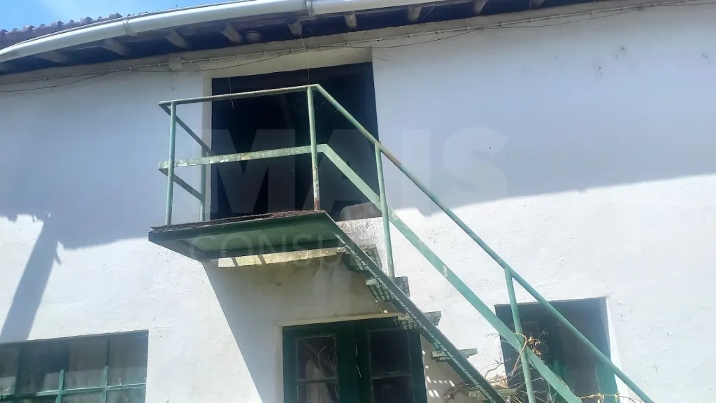 Moradia T2+1 para Remodelar com 676 m² de Terreno | Vila Chã de Ourique