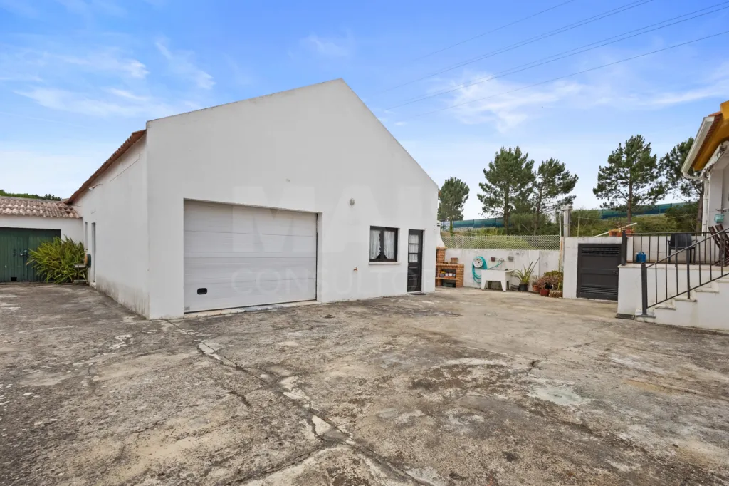 Moradia Térrea T4 em terreno de 2.605m2 em Olho Marinho