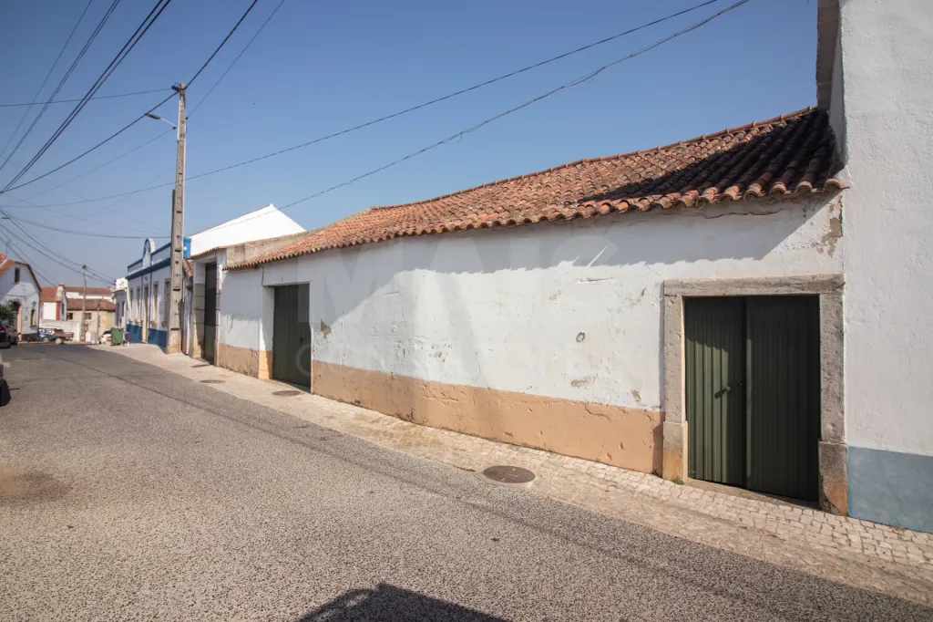 🏡 Cellar/Warehouse with 261 m² - Unique Opportunity in Aldeia Gavinha (Alenquer)