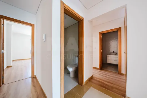 Apartamento T2 Semi-Novo | Terraço | Garagem | Bombarral