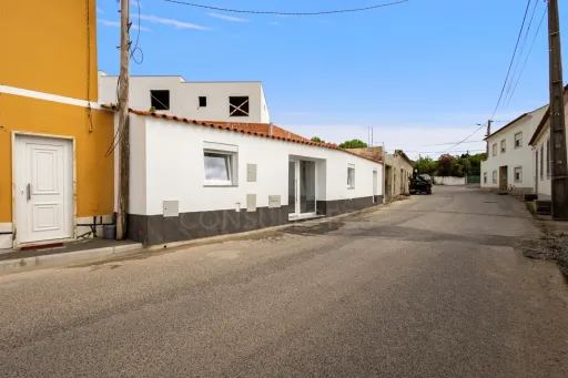 Moradia T3 Mobilada com logradouro