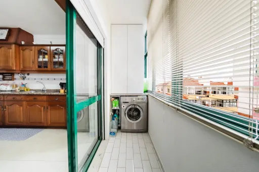Apartamento T3 na Encosta do Sol — Espaço, Conforto e Excelente Exposição Solar