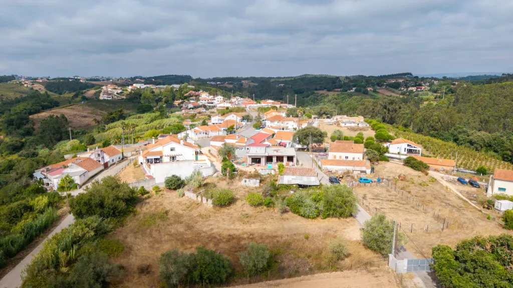 Moradia T3 térrea NOVA em Salir de Matos
