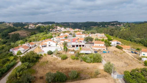 Moradia T3 térrea NOVA em Salir de Matos