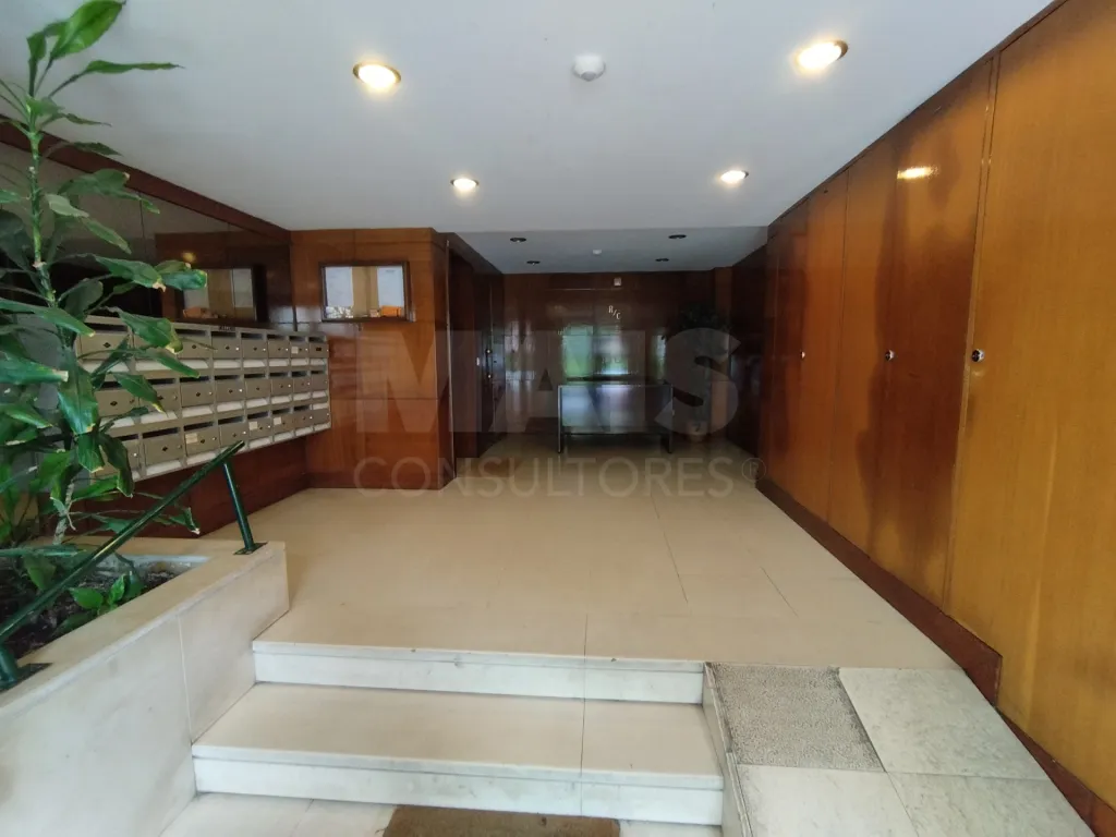 Apartamento T4 ao lado do metro das Olaias com dois lugares de parqueamento