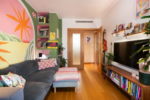 One-bedroom apartment with a terrace and garage in Linda a Velha
