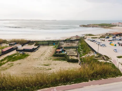 Terreno de 1980 m2 ao lado da praia.