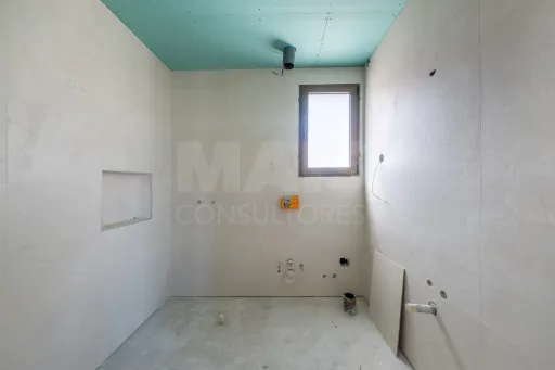 Moradia T3 (3 Suítes) com piscina e jardim - Salir do Porto