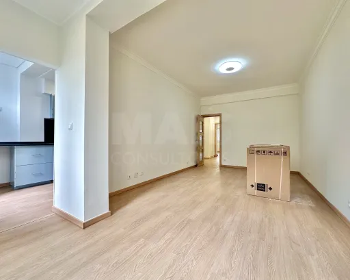 T2 da Damaia Totalmente Renovado Com Cozinha Equipada!