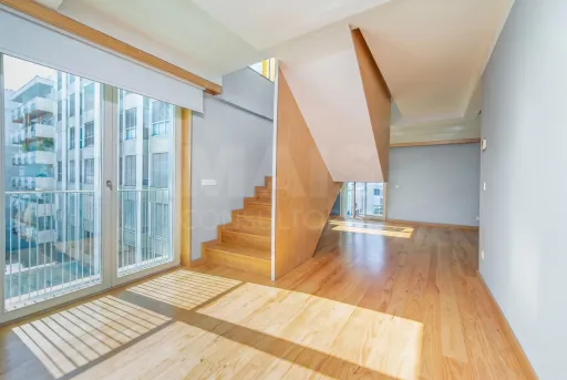 One-Bedroom Architectural Duplex with Terrace