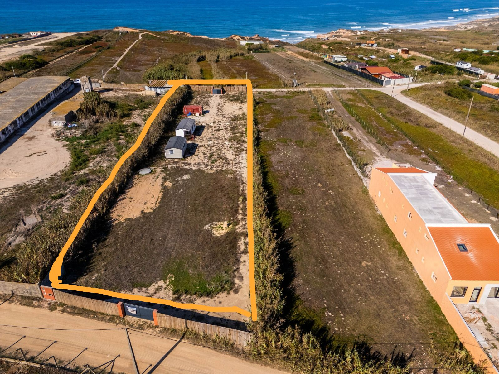 Terreno rústico | 2 acessos | 500m da Praia da Almagreira